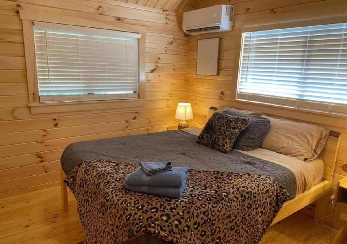 Serene 1Br Cabin Near Nc Z00 With Loft & Waterview Asheboro Extérieur photo