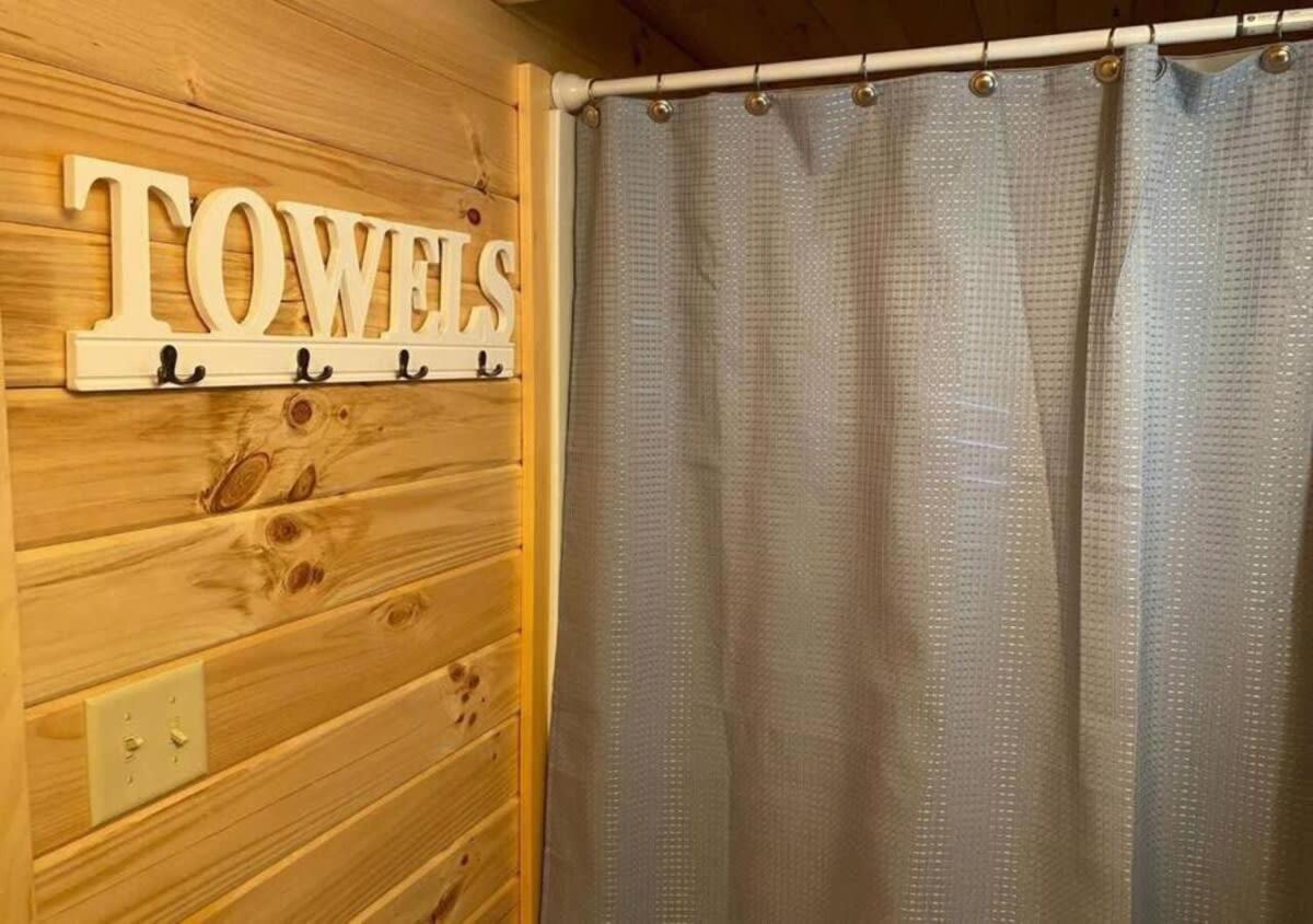 Serene 1Br Cabin Near Nc Z00 With Loft & Waterview Asheboro Extérieur photo