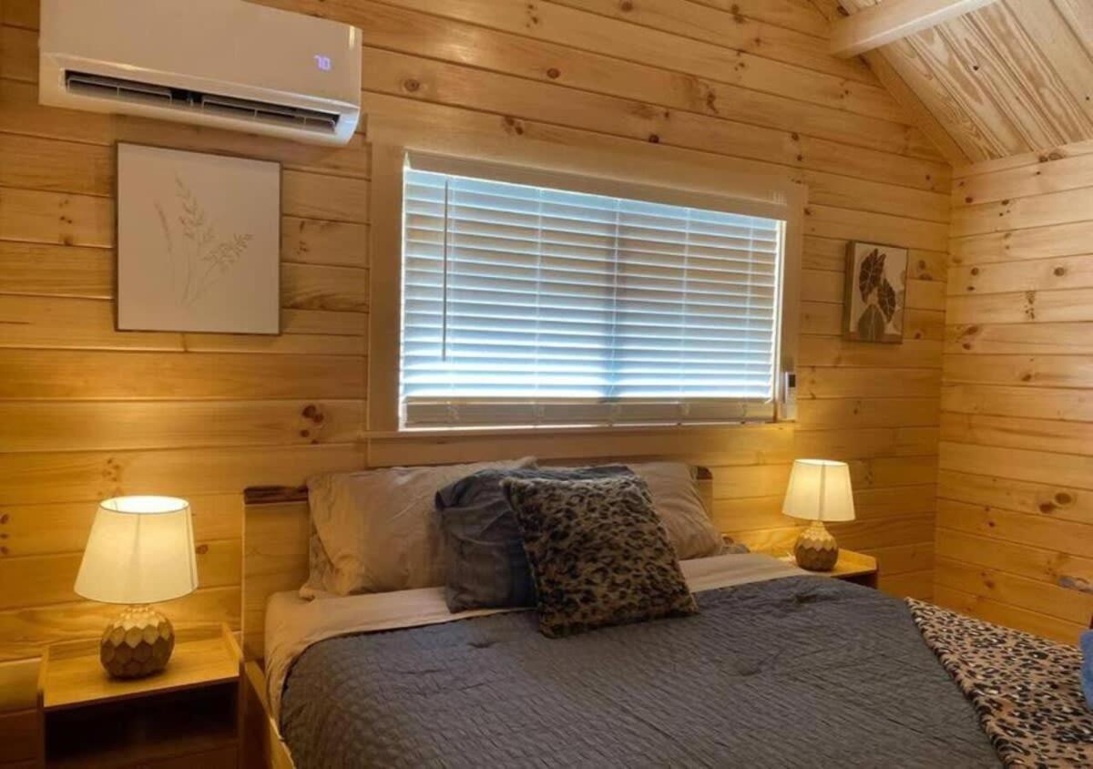 Serene 1Br Cabin Near Nc Z00 With Loft & Waterview Asheboro Extérieur photo